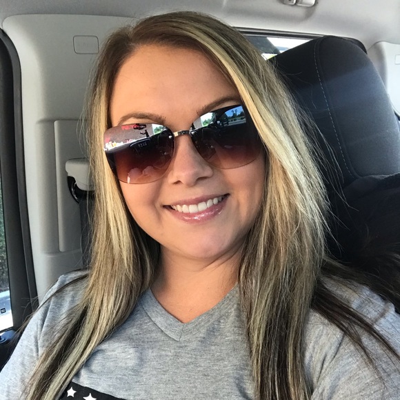 Meet your Posher, Chantale - Picture 2 of 3